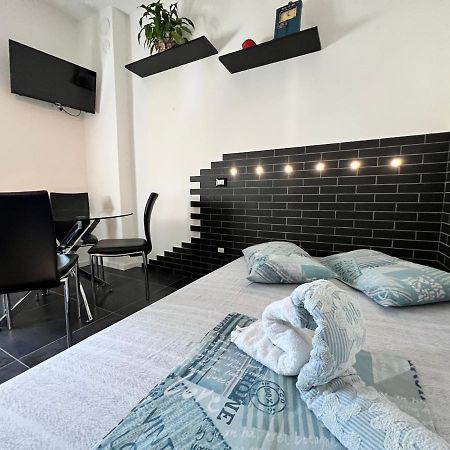 Blaxej, Nel Cuore Di Verona, Moderno Ed Elegante, 4 Posti Letto, Wi-Fi, Self Check In Apartment Екстериор снимка