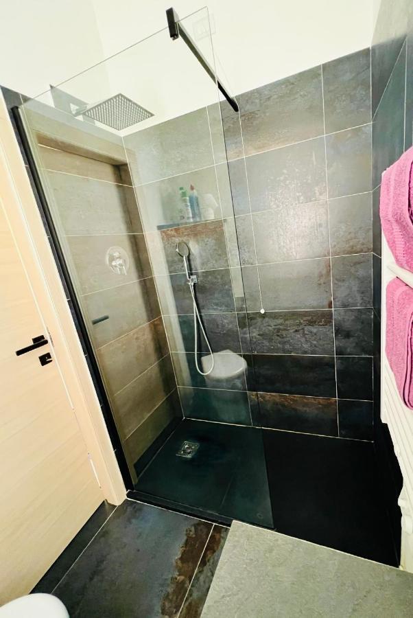 Blaxej, Nel Cuore Di Verona, Moderno Ed Elegante, 4 Posti Letto, Wi-Fi, Self Check In Apartment Екстериор снимка